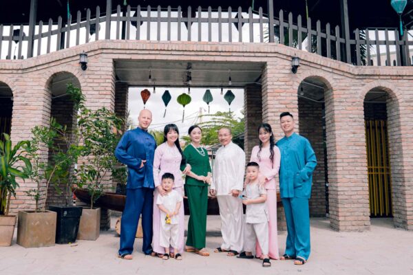 chụp ảnh gia đình 3 thế hệ;