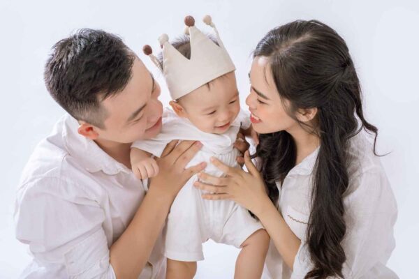 Chụp ảnh gia đình trong studio 