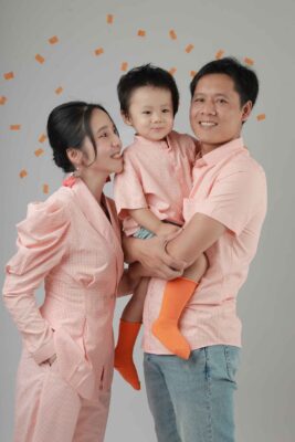 Chụp ảnh gia đình trong studio 